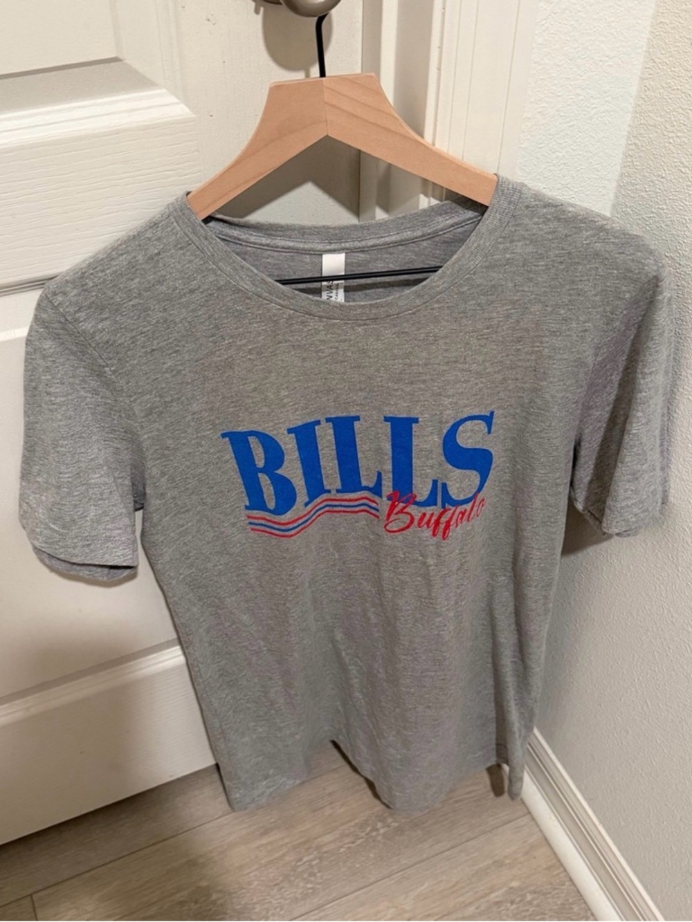 Woman's Buffalo Bills gray shirt size medium goo condition